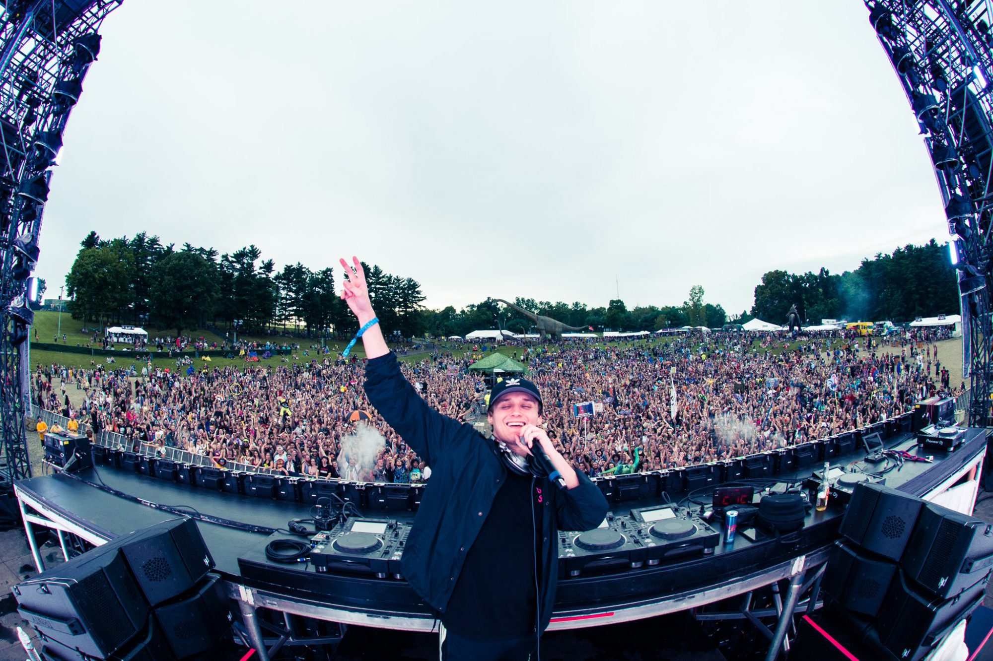 Calcium performing on tour